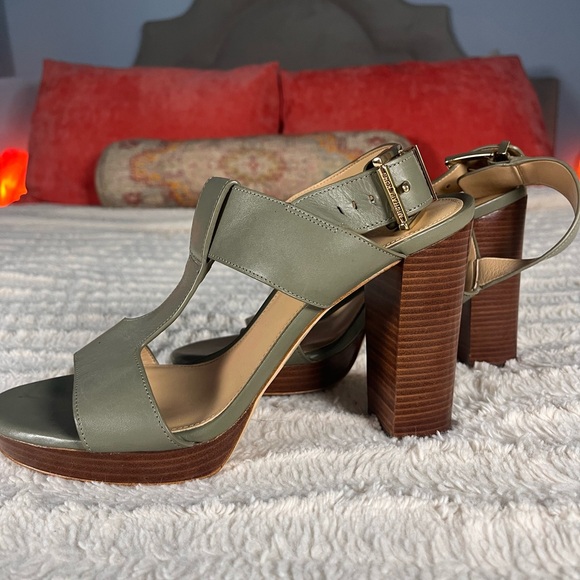 Michael Kors Berkeley Sandals Olive Green Leather Size 9 - Picture 4 of 5